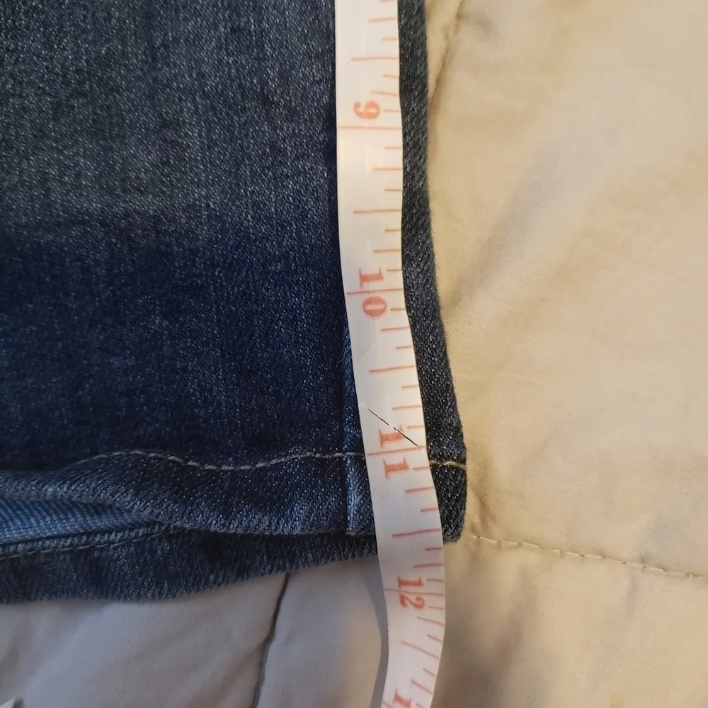 A.N.A. Denim Jean Shorts Medium Wash 5 Pocket Women's 4 Booty Summer Everyday